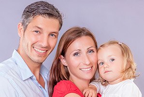 Fairfield dental services parents with a kid smiling